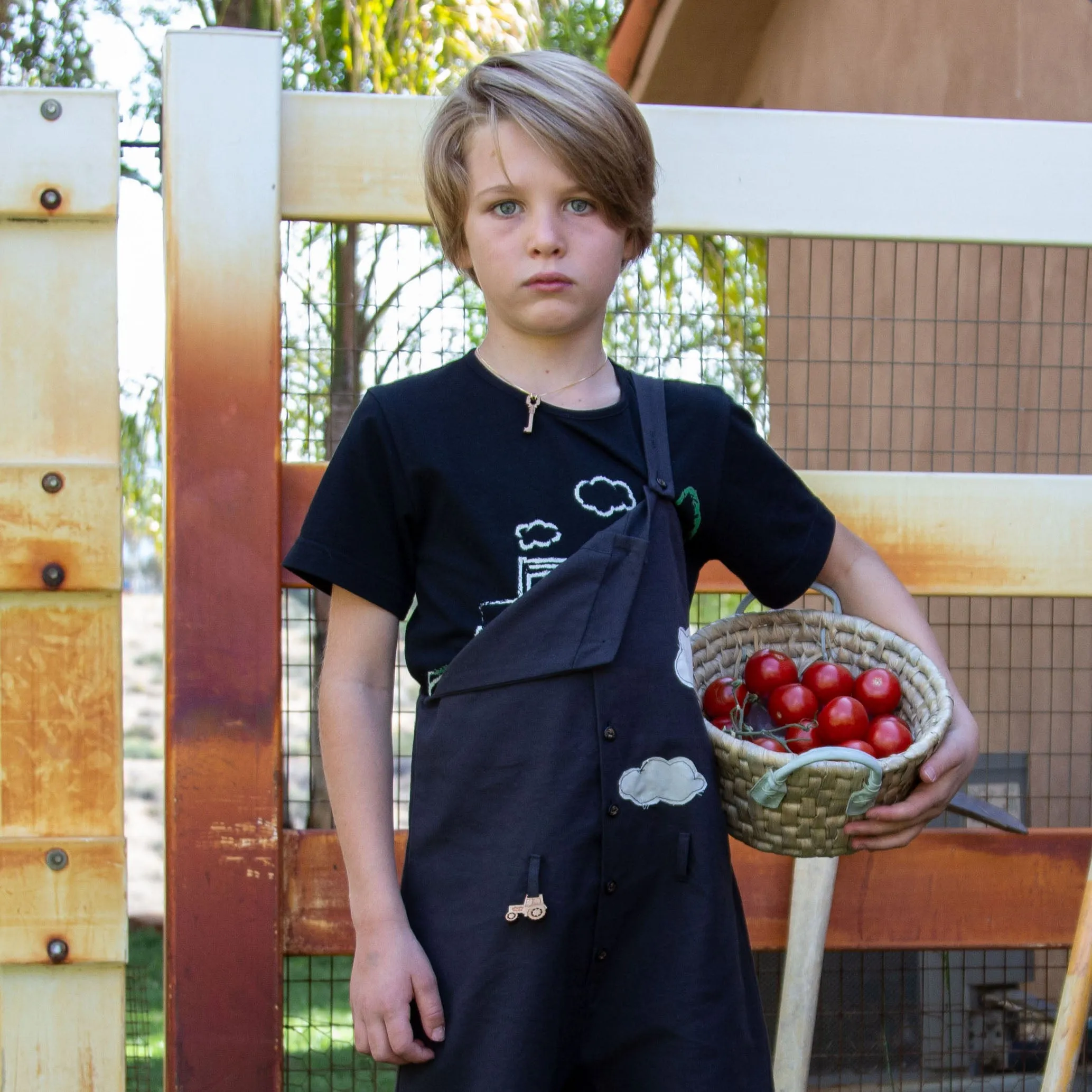 Zwart T-shirt met korte mouwen en tractorprint